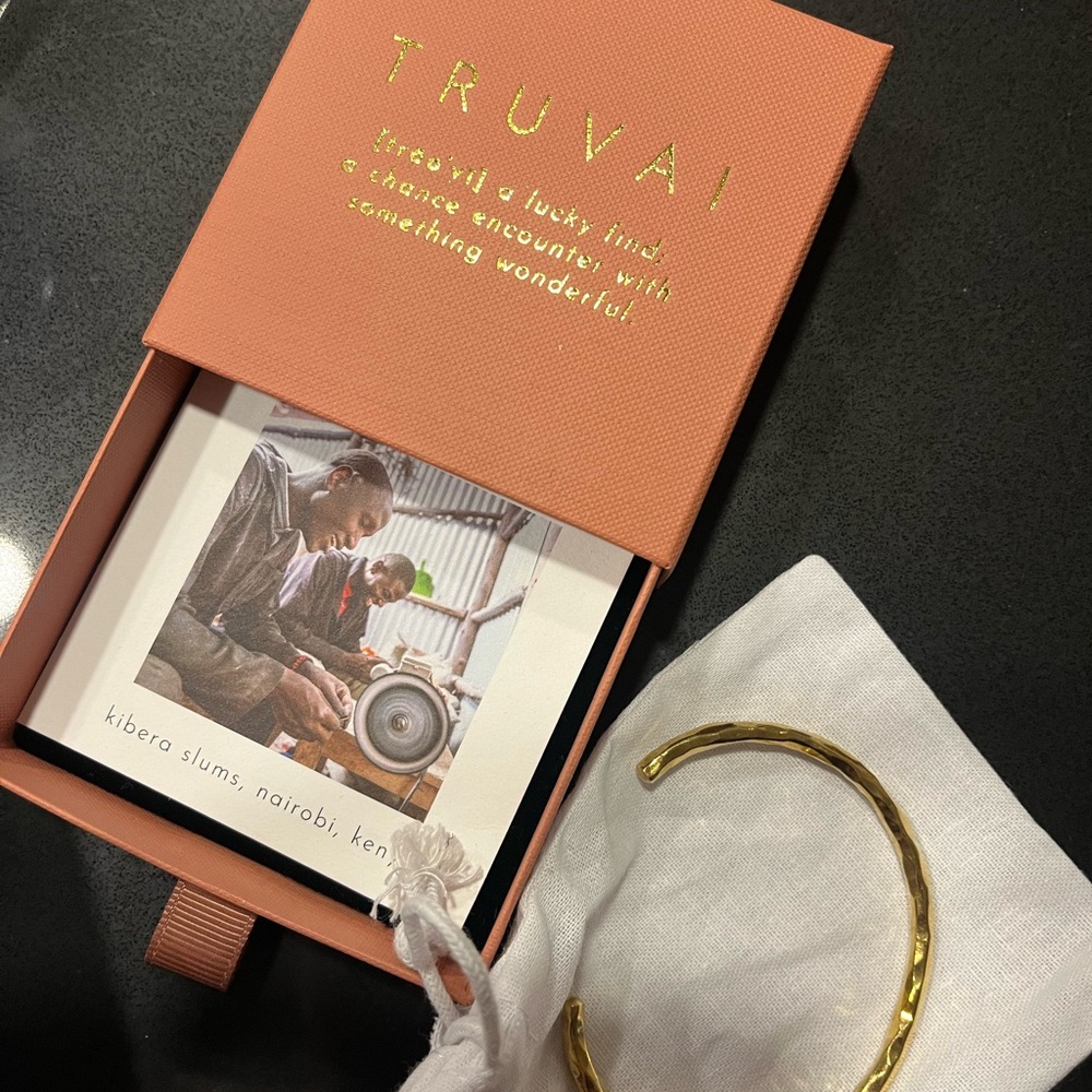 Jilly box winter 2025 truvai Gold Bracelet